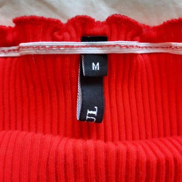 Chandail!!! - Picture 3 of 3